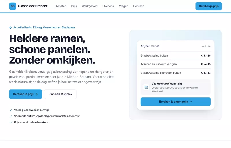 Bedrijfswebsite van een voorbeeldbedrijf in zijn eigen blauw: de kop Heldere ramen, schone panelen, een knop Bereken je prijs en een kaart met vanaf-prijzen voor glasbewassing en kozijnen.